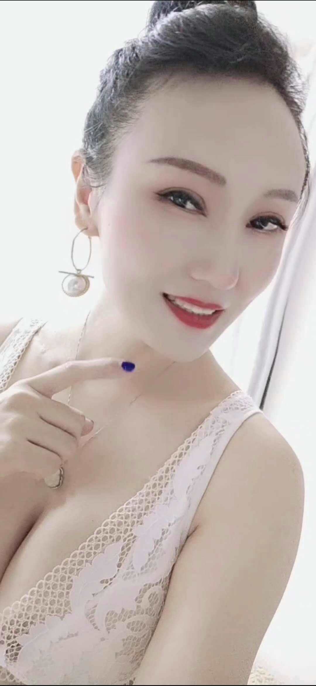 民治大咪咪肤白妹子 第2张