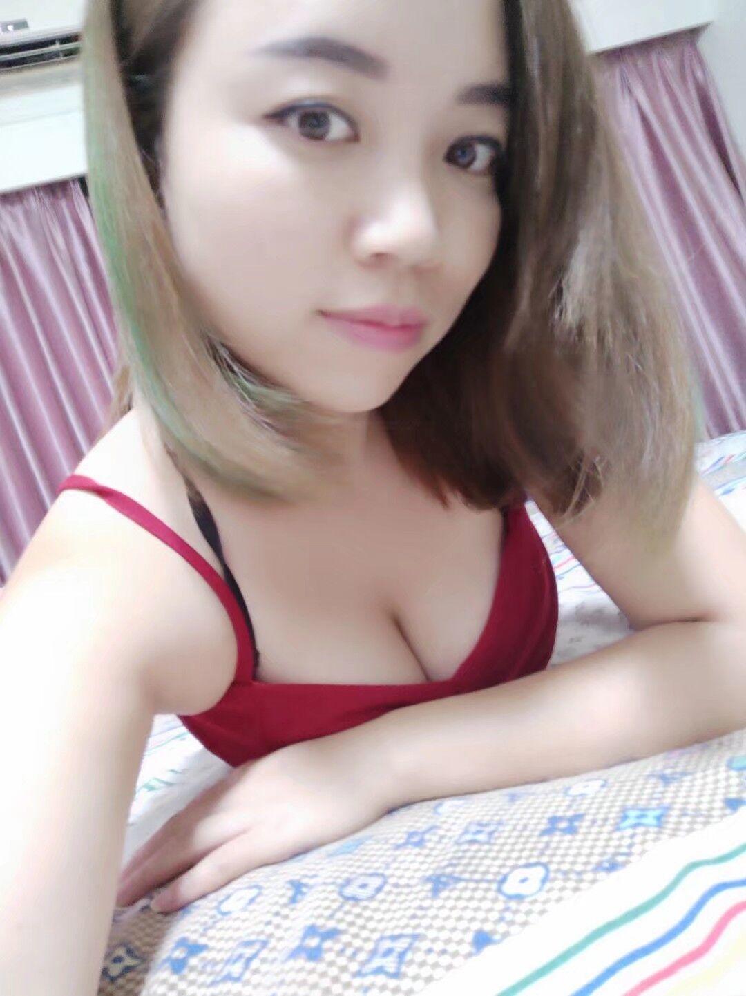 在中山找的一大胸美女，价格实惠 第1张