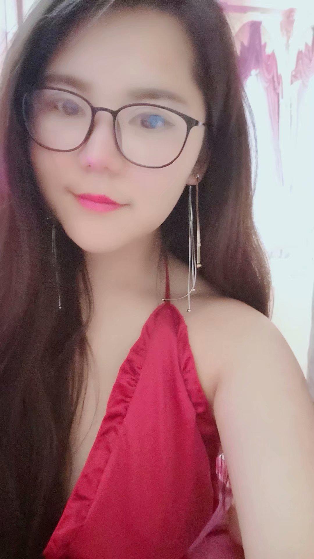 大营坡E杯妹妹，年轻有活力 第2张