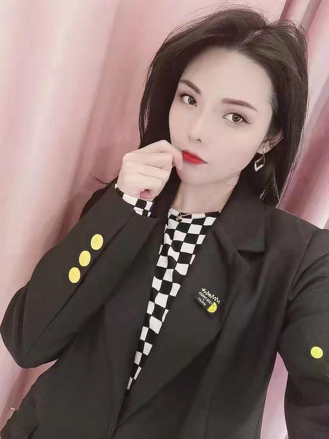小骚货，很温柔配合各种各样的姿势 第1张
