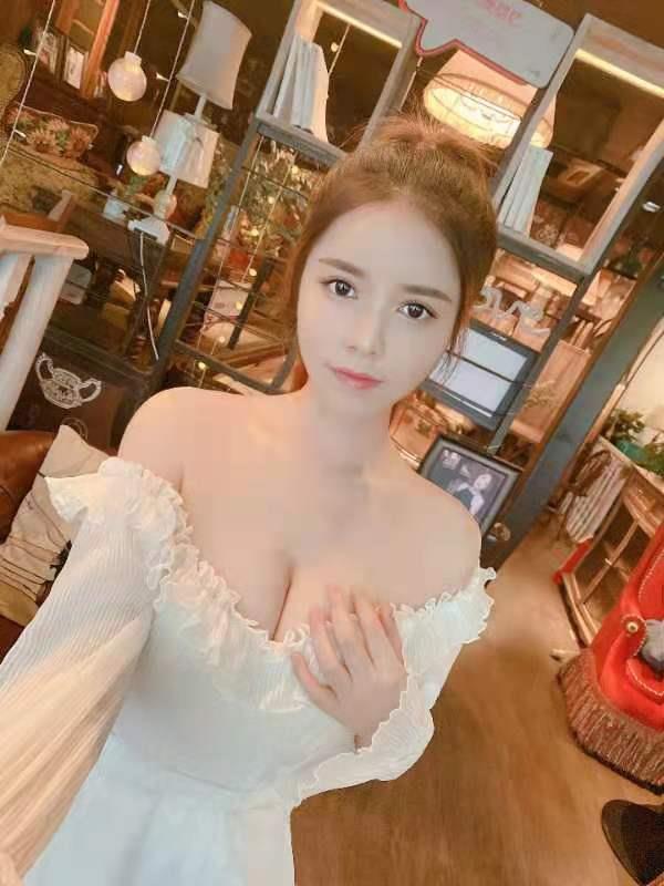 自广东的大波嫩妹，外表淑女上床很会发浪，后入爽度爆炸 第3张